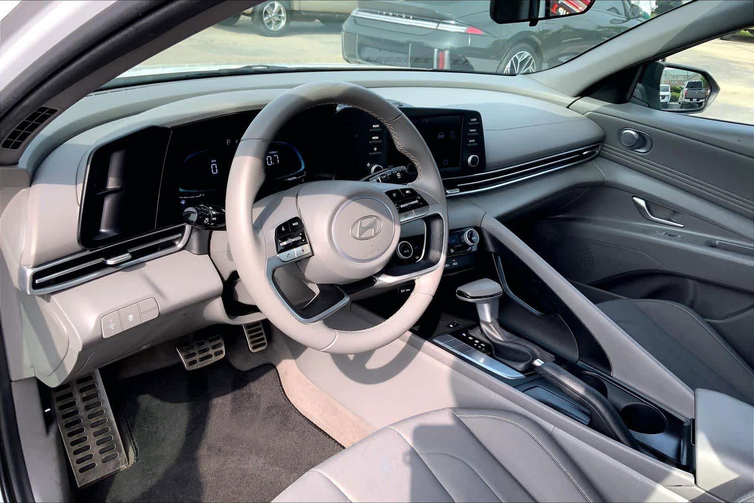 Used 2025 Hyundai Elantra Sport FWD image 15
