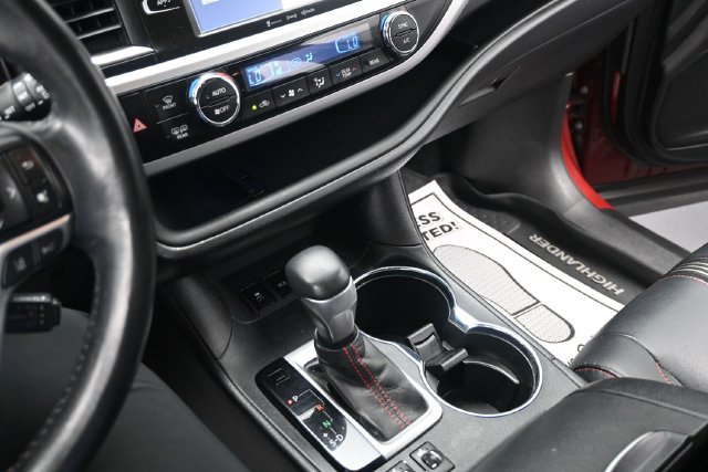 Used 2019 Toyota Highlander SE AWD/4WD image 16