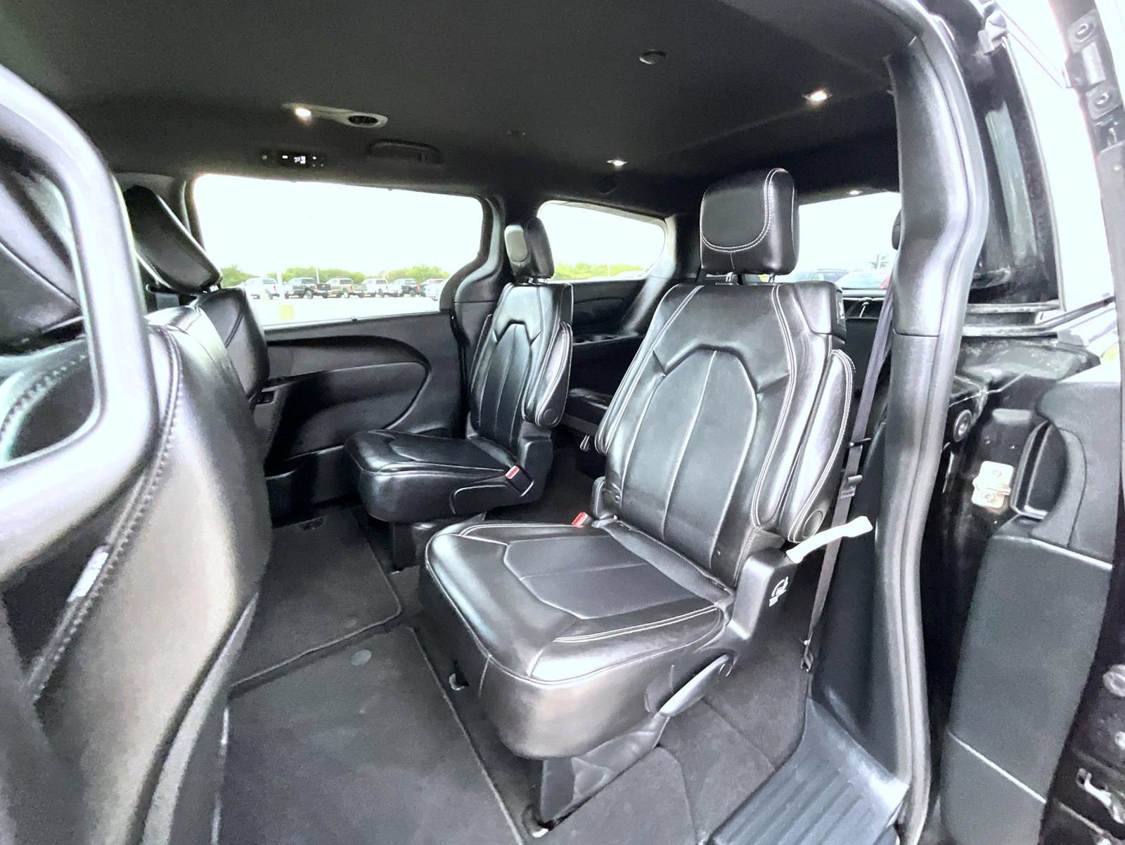 Used 2025 Chrysler Pacifica Select FWD image 21