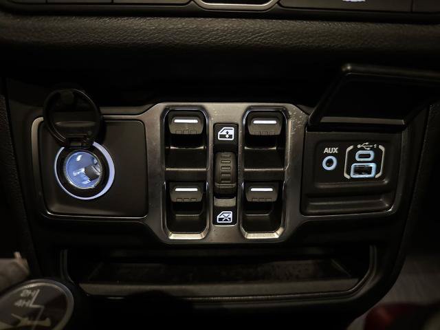 Used 2025 Jeep Wrangler Unlimited Sport AWD/4WD image 27