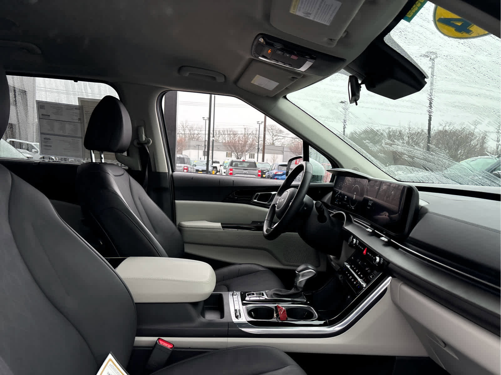 Used 2024 Kia Carnival SX image 27