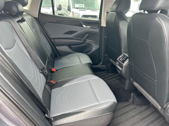 Used 2025 Volkswagen Tiguan SE AWD/4WD image 20