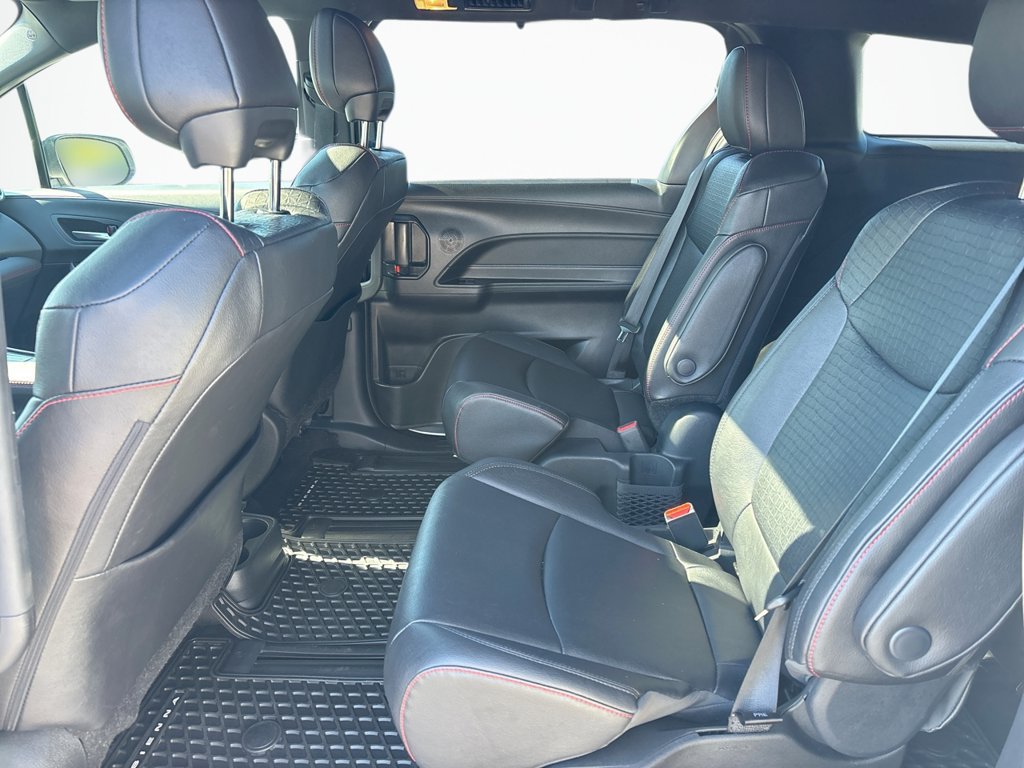 Used 2025 Toyota Sienna XSE AWD/4WD image 16