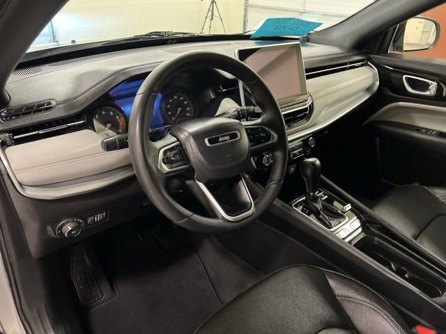 Used 2025 Jeep Compass Limited AWD/4WD image 12
