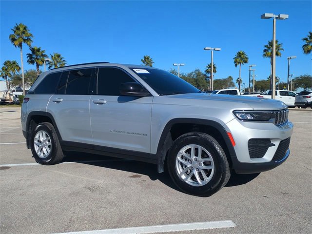 Used 2025 Jeep Grand Cherokee Laredo X image 8