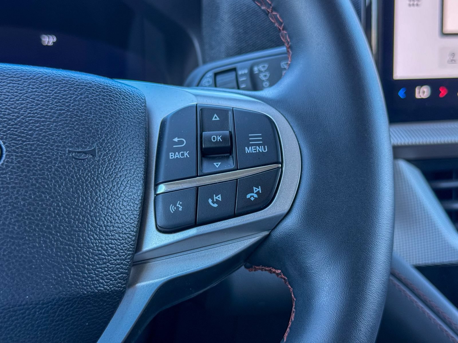 Certified 2025 Ford Explorer Active AWD/4WD image 38