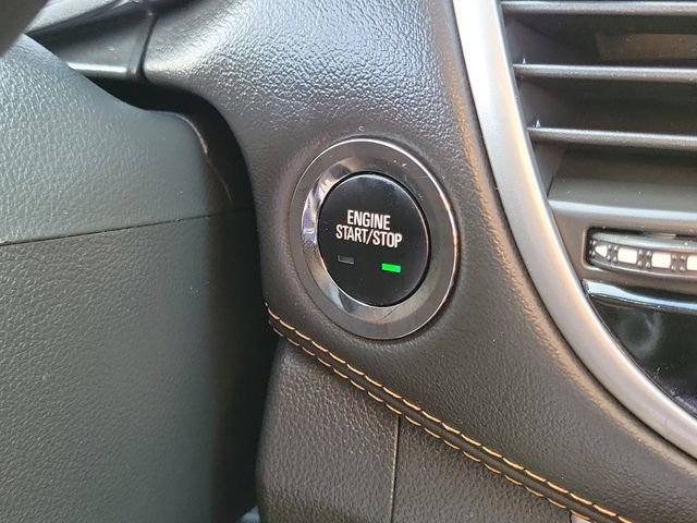 Used 2021 Chevrolet Trax LT w/ LT Convenience Package image 16