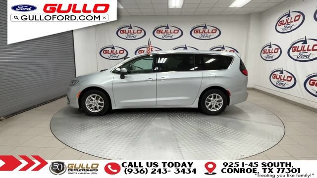 Used 2023 Chrysler Pacifica Touring-L FWD image 5