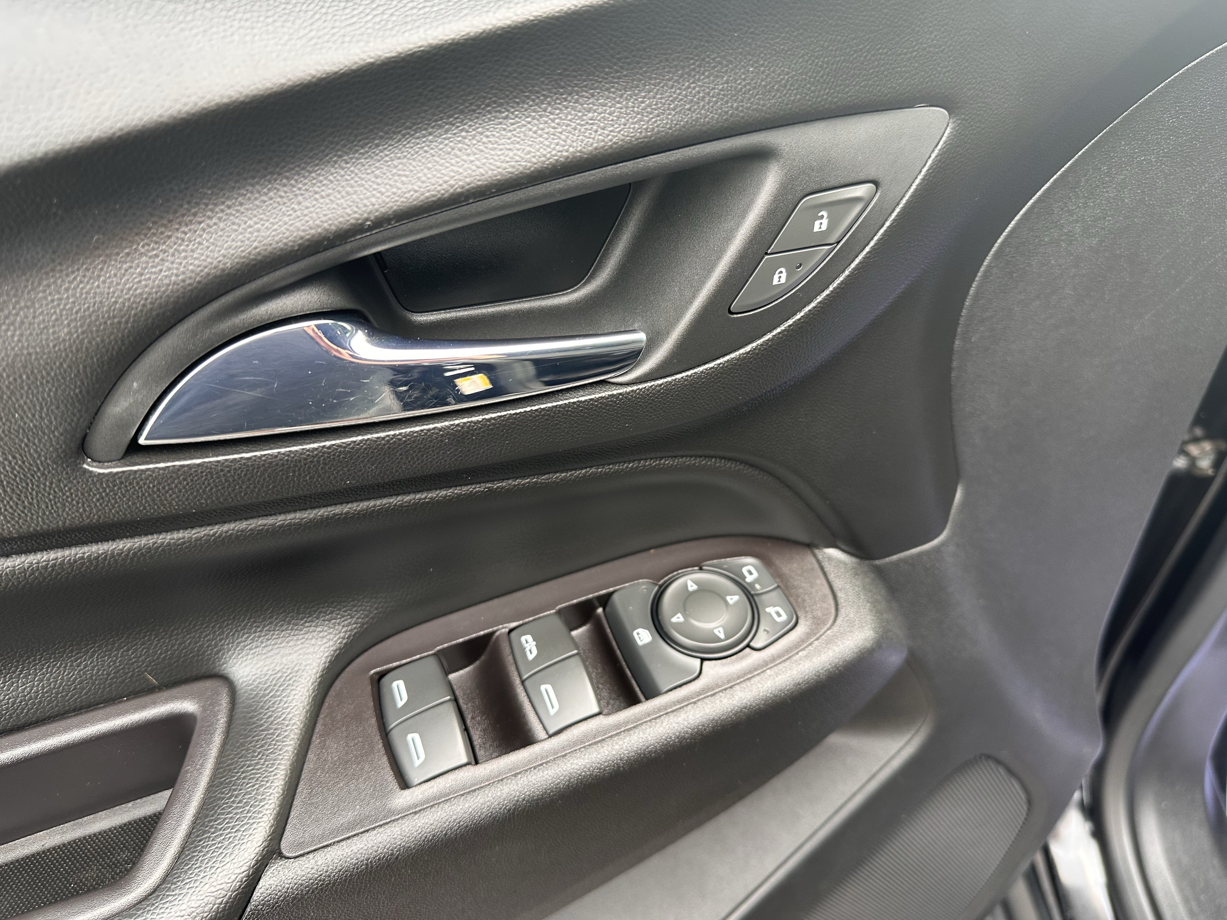 Used 2020 Chevrolet Equinox LT FWD image 18