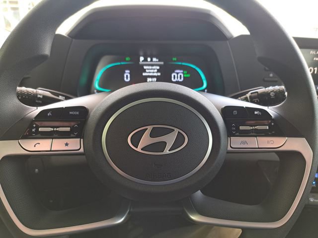 Used 2025 Hyundai Elantra Hybrid image 9