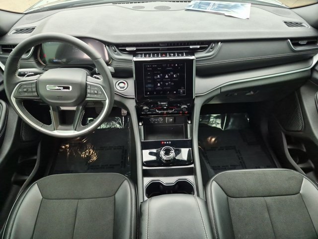 Used 2025 Jeep Grand Cherokee L Altitude AWD/4WD image 18