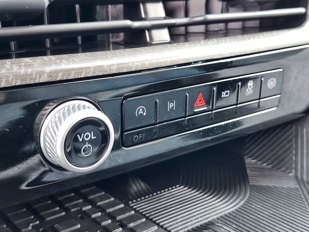 Certified 2025 Ford Explorer Platinum w/ LUX Leather Package image 28