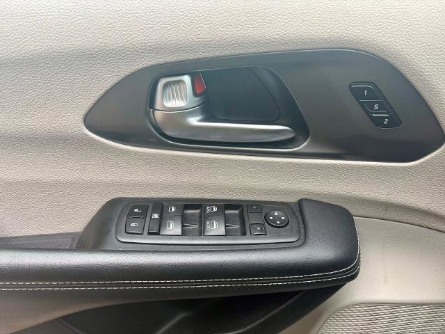 Used 2024 Chrysler Pacifica Touring-L FWD image 17