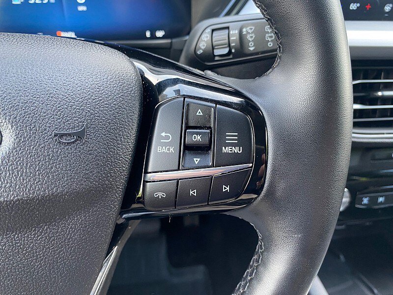 Certified 2025 Ford Escape Platinum w/ Premium Technology Package AWD/4WD image 50