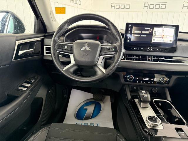 Used 2025 Mitsubishi Outlander SE FWD image 14