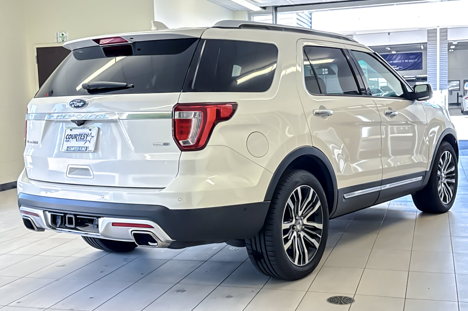 Certified 2017 Ford Explorer Platinum AWD/4WD image 4