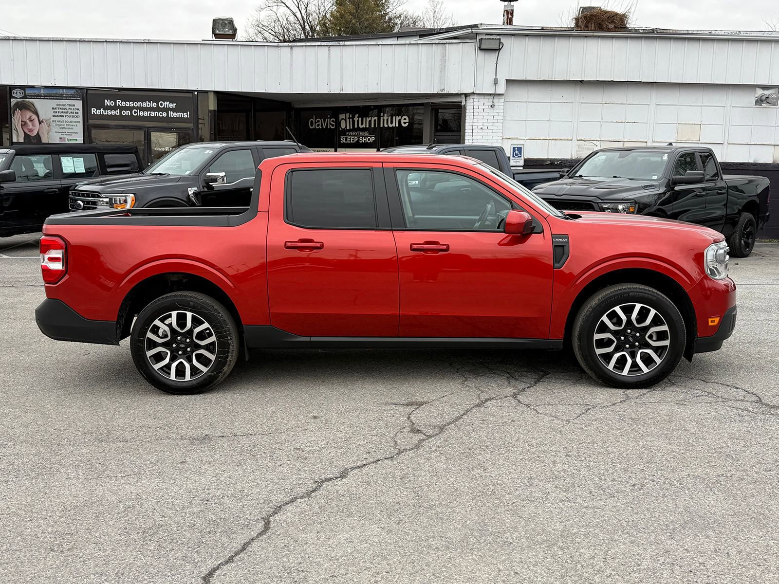 Certified 2022 Ford Maverick Lariat w/ Lariat Luxury Package image 2