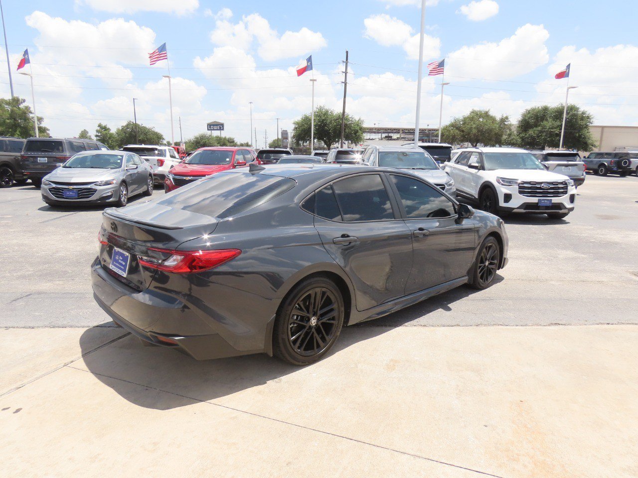 Used 2025 Toyota Camry SE w/ Convenience Package FWD image 9