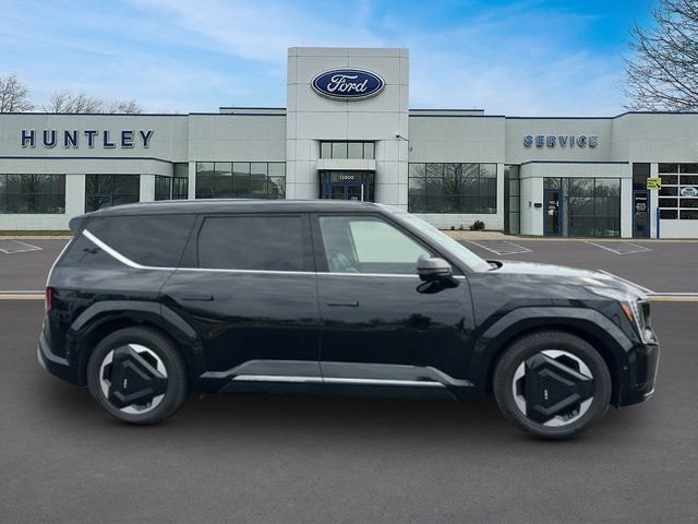 Used 2024 Kia EV9 Land AWD/4WD image 3