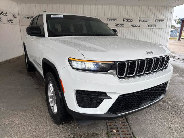 Used 2023 Jeep Grand Cherokee Laredo RWD image 1