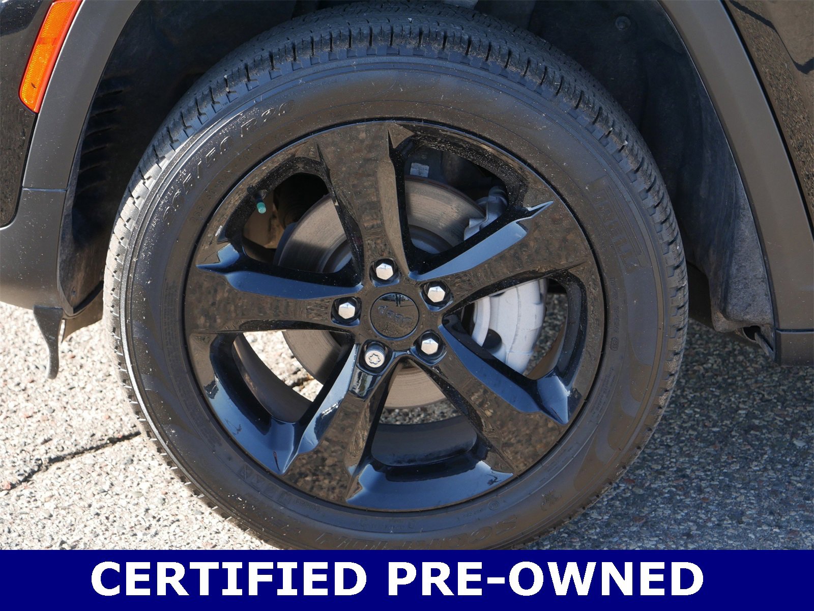 Used 2024 Jeep Grand Cherokee Limited w/ Black Appearance Package image 9