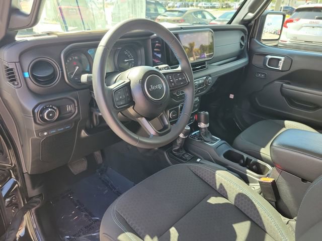 Used 2024 Jeep Wrangler Unlimited Rubicon 4xe AWD/4WD image 21
