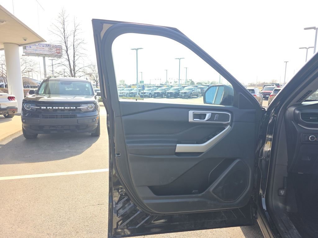 Certified 2024 Ford Explorer XLT w/ Equipment Group 202A image 16