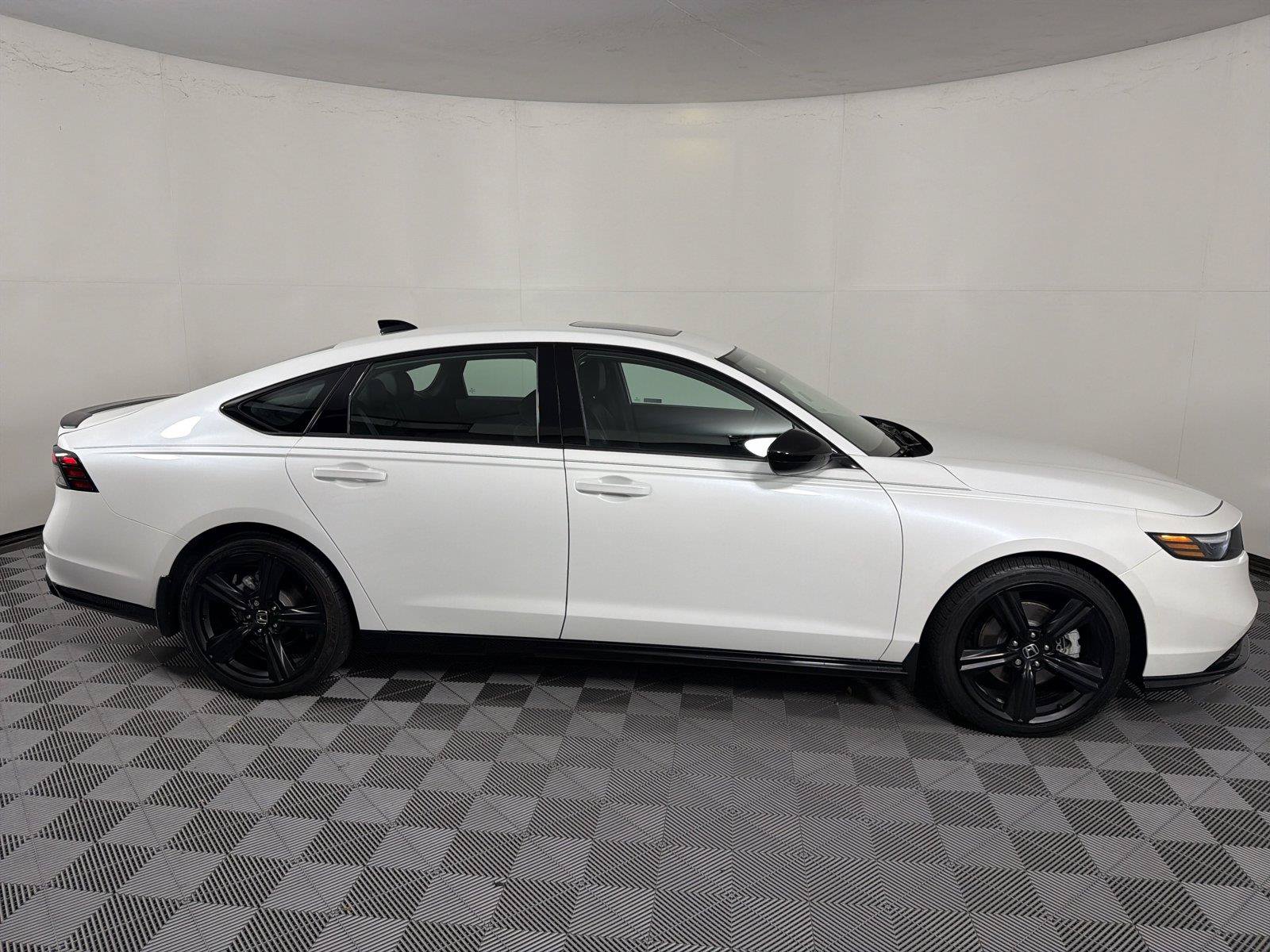 Used 2024 Honda Accord Sport image 8