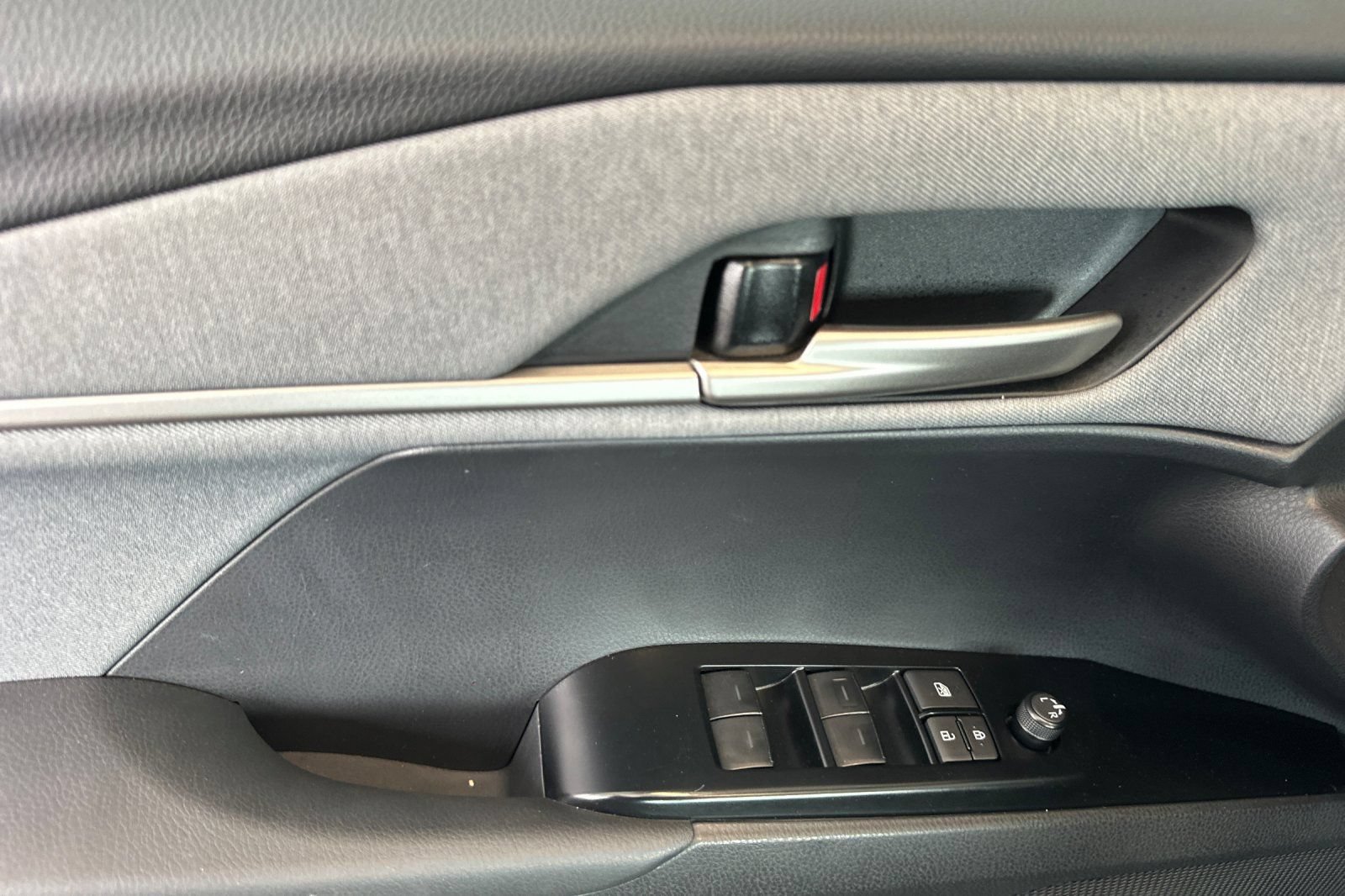 Used 2025 Toyota Camry LE FWD image 14