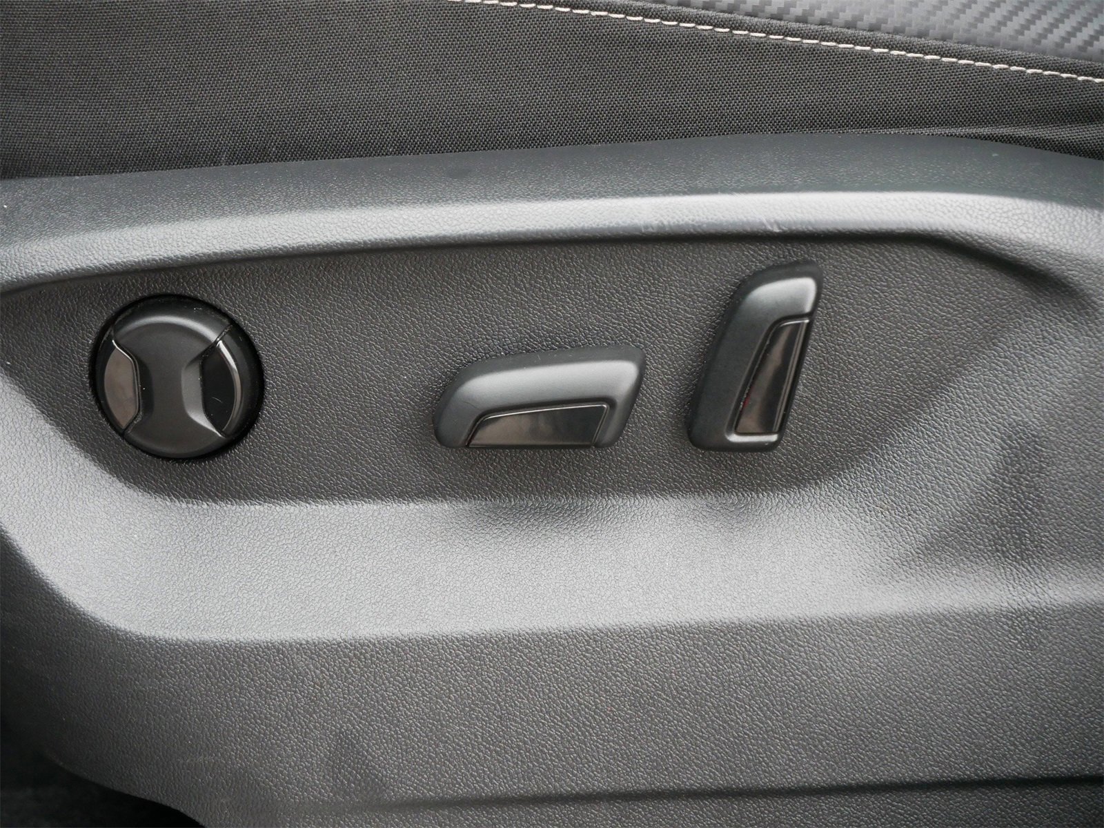 Used 2021 Volkswagen Atlas Cross Sport SE w/ Panoramic Sunroof Package image 13