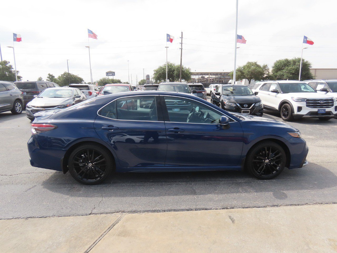 Used 2024 Toyota Camry XSE FWD image 8