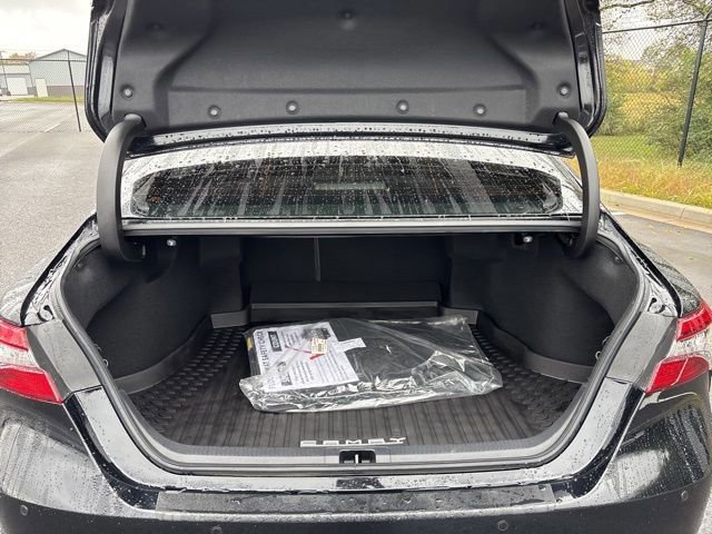 Used 2021 Toyota Camry XSE image 11