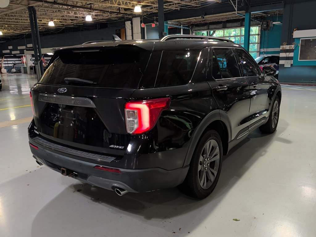 Certified 2022 Ford Explorer XLT w/ Equipment Group 202A AWD/4WD image 9