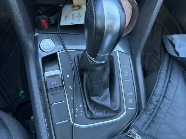 Used 2018 Volkswagen Tiguan SEL Premium image 30