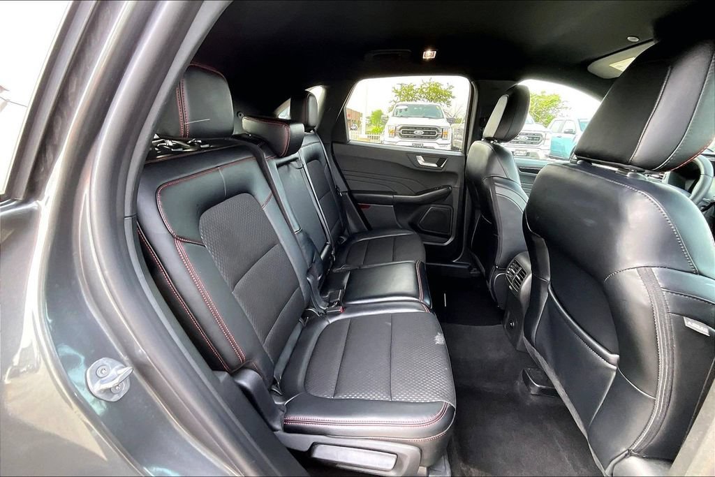 Certified 2025 Ford Escape ST-Line Select AWD/4WD image 25