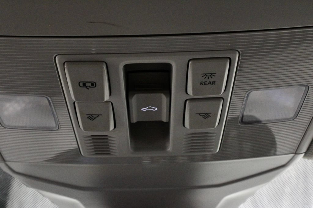 Used 2025 Volkswagen Jetta SE FWD image 31