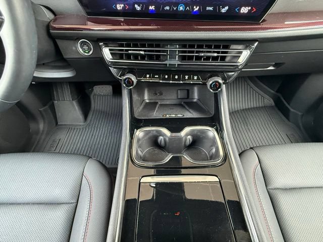 Used 2025 Chevrolet Traverse Z71 w/ LPO, Cargo Package AWD/4WD image 28