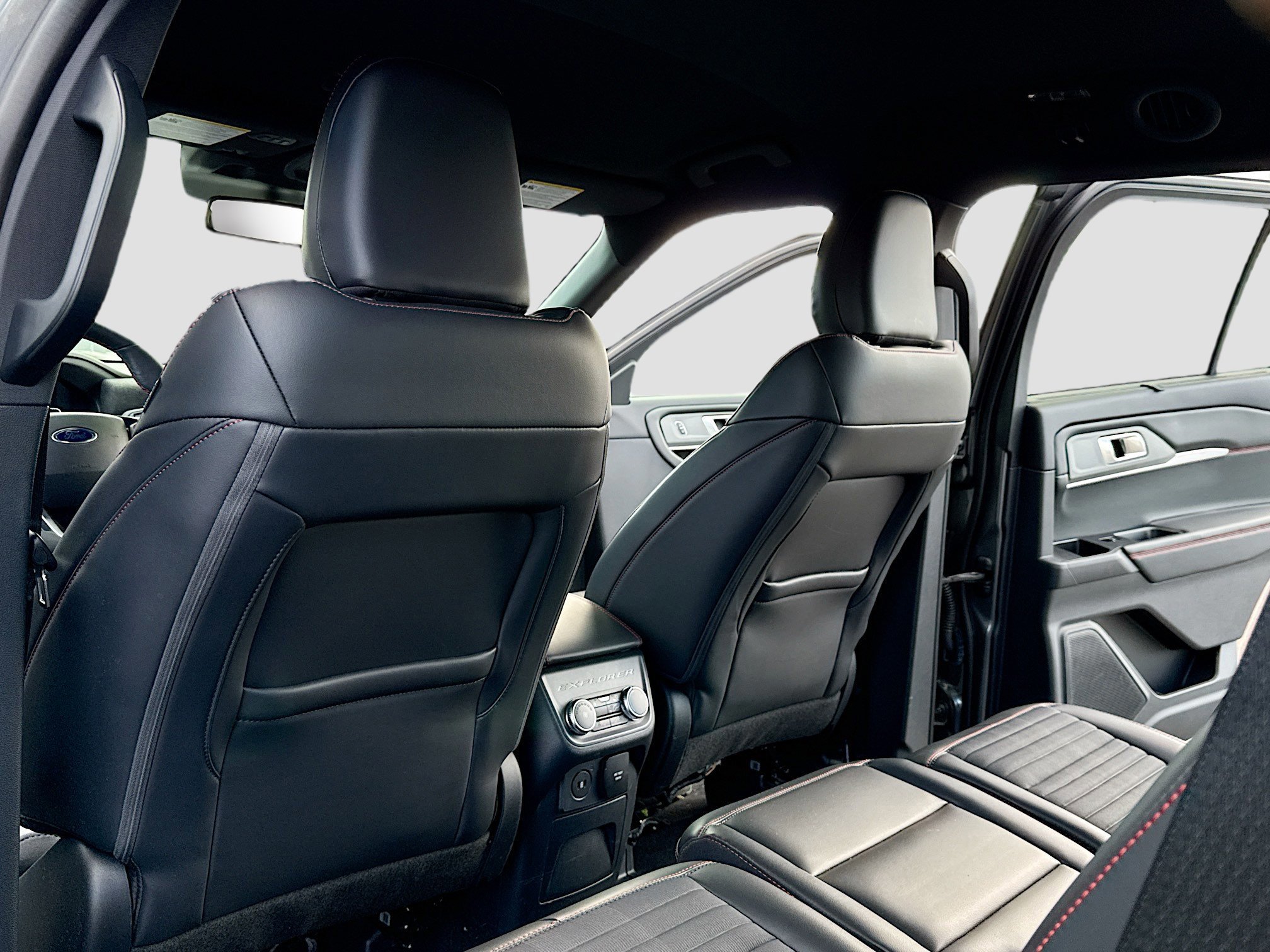 Certified 2025 Ford Explorer ST-Line w/ Premium Package AWD/4WD image 9
