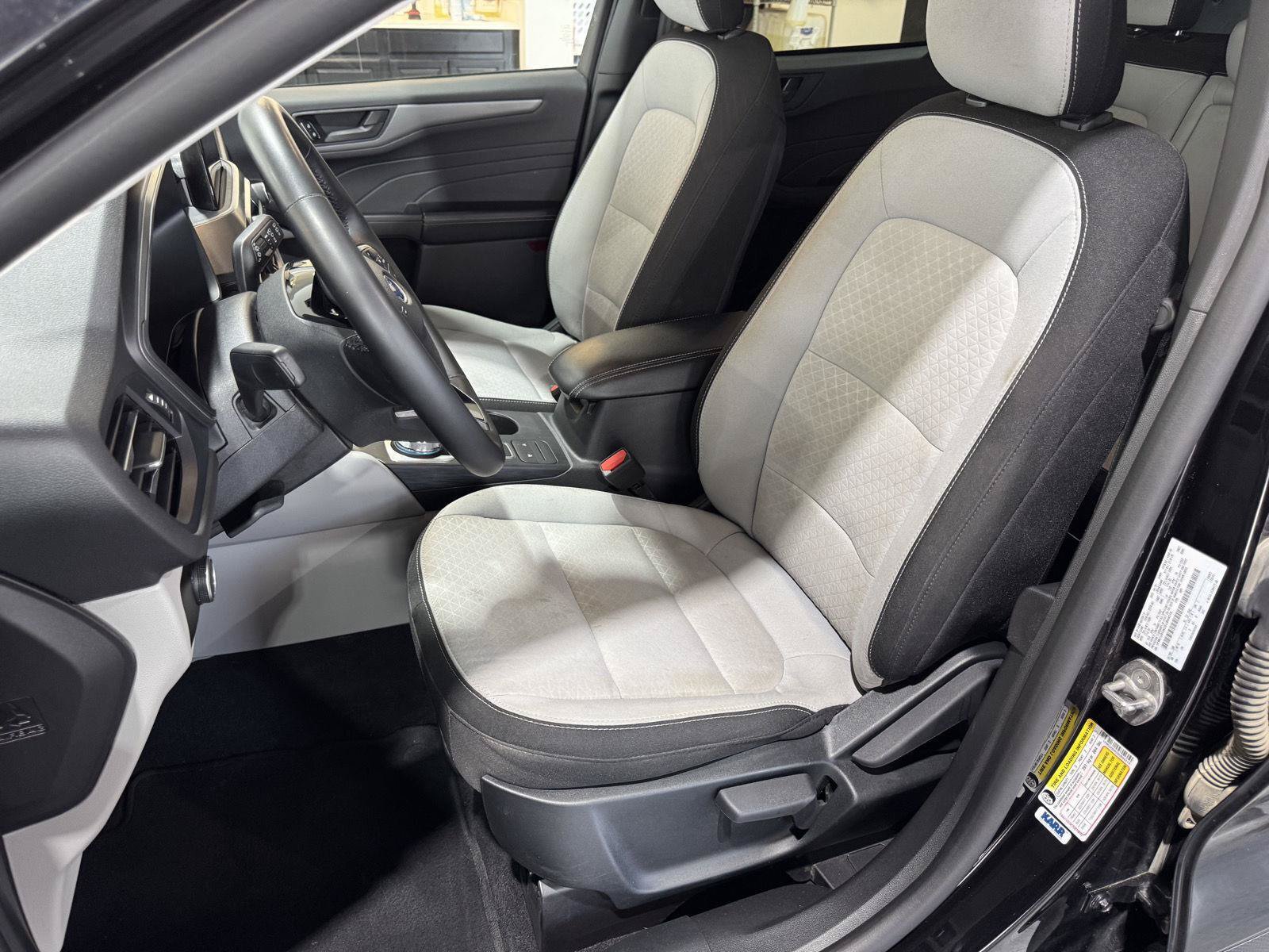 Certified 2025 Ford Escape Active w/ Cold Weather Package FWD image 19