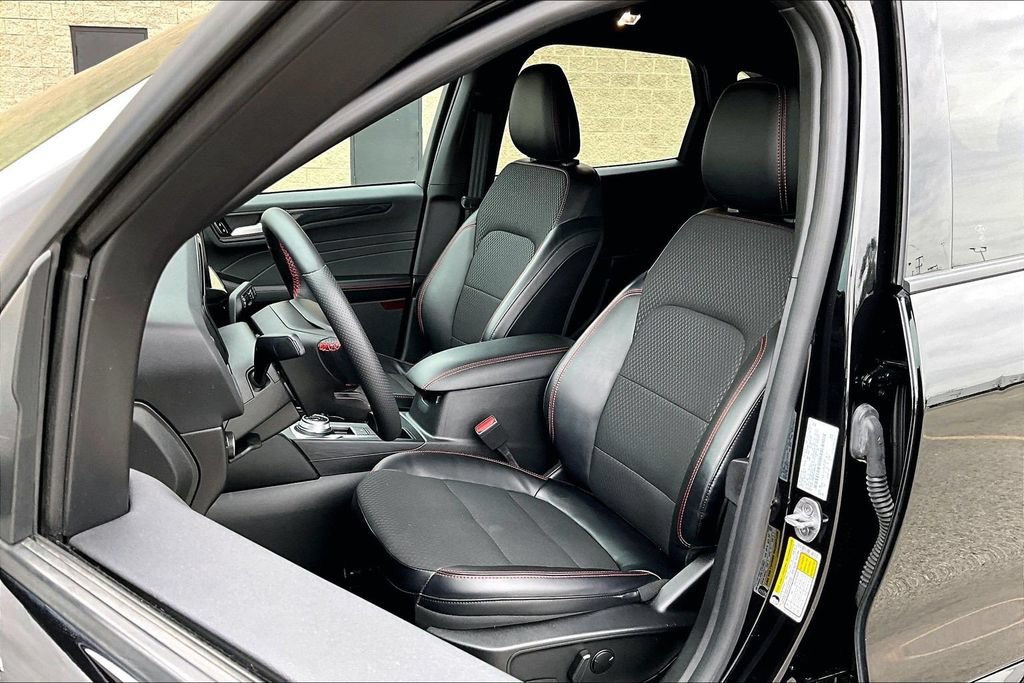 Certified 2023 Ford Escape ST-Line w/ Tech Pack #1 AWD/4WD image 23