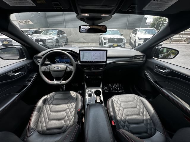 Certified 2023 Ford Escape ST-Line Elite w/ Premium Technology Package AWD/4WD image 3