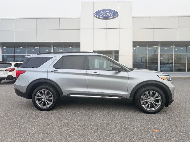 Certified 2022 Ford Explorer XLT w/ Equipment Group 202A image 6