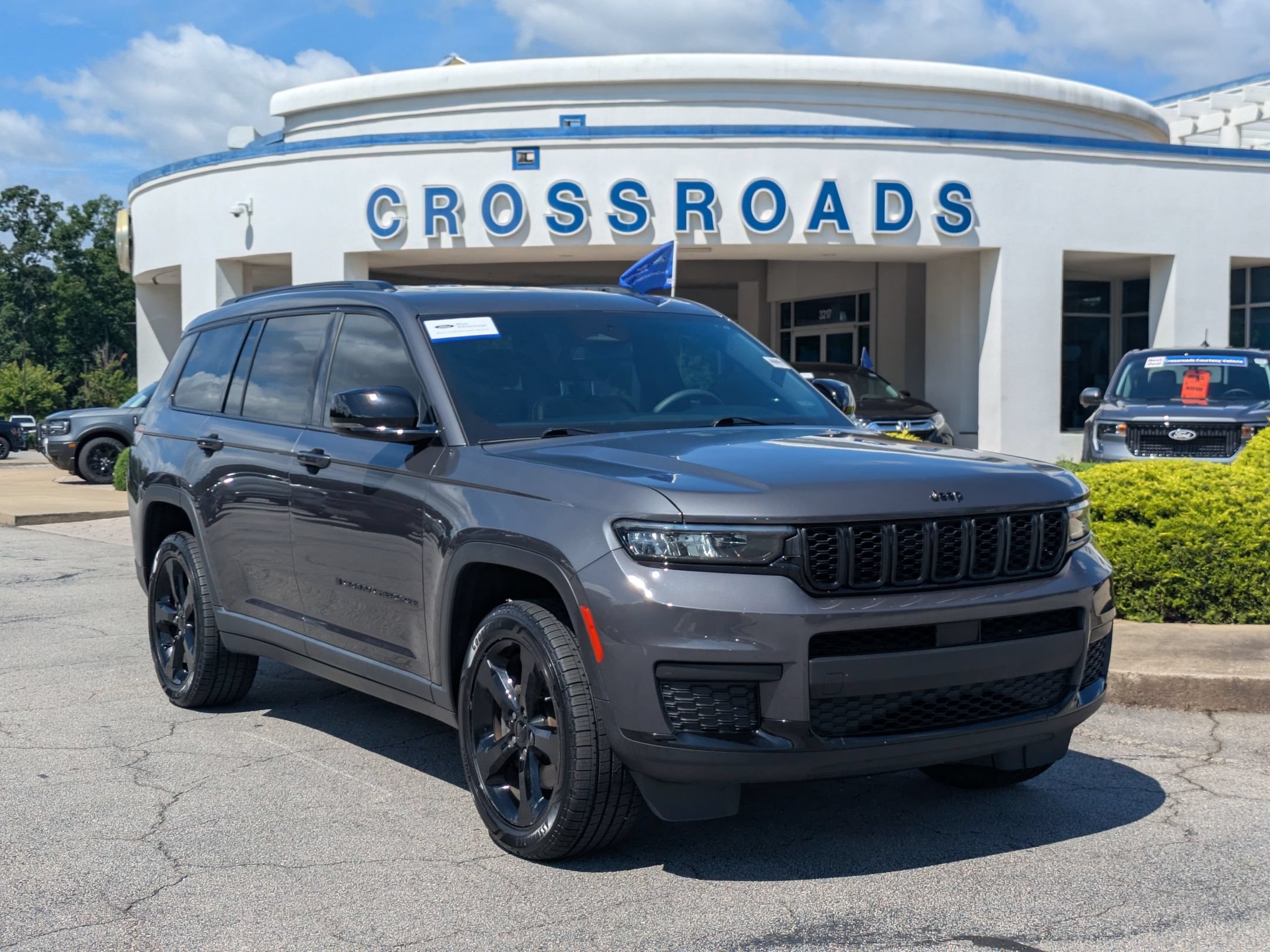 Used 2023 Jeep Grand Cherokee L Laredo