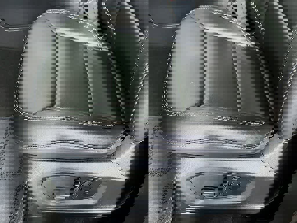 Certified 2022 Ford Explorer XLT w/ Equipment Group 202A image 30