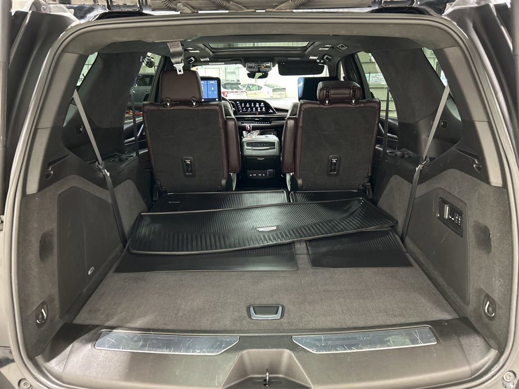 Used 2021 Cadillac Escalade Sport Platinum w/ LPO, ONYX Package image 36