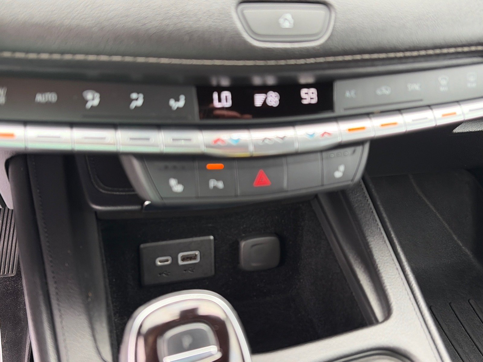 Used 2023 Cadillac XT4 Luxury w/ Cold Weather Package AWD/4WD image 13