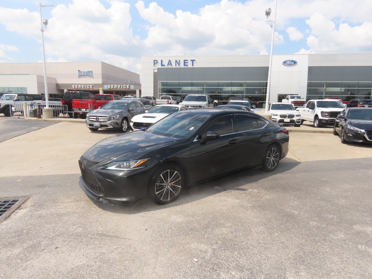 Used 2022 Lexus ES 350 w/ Premium Package FWD image 2