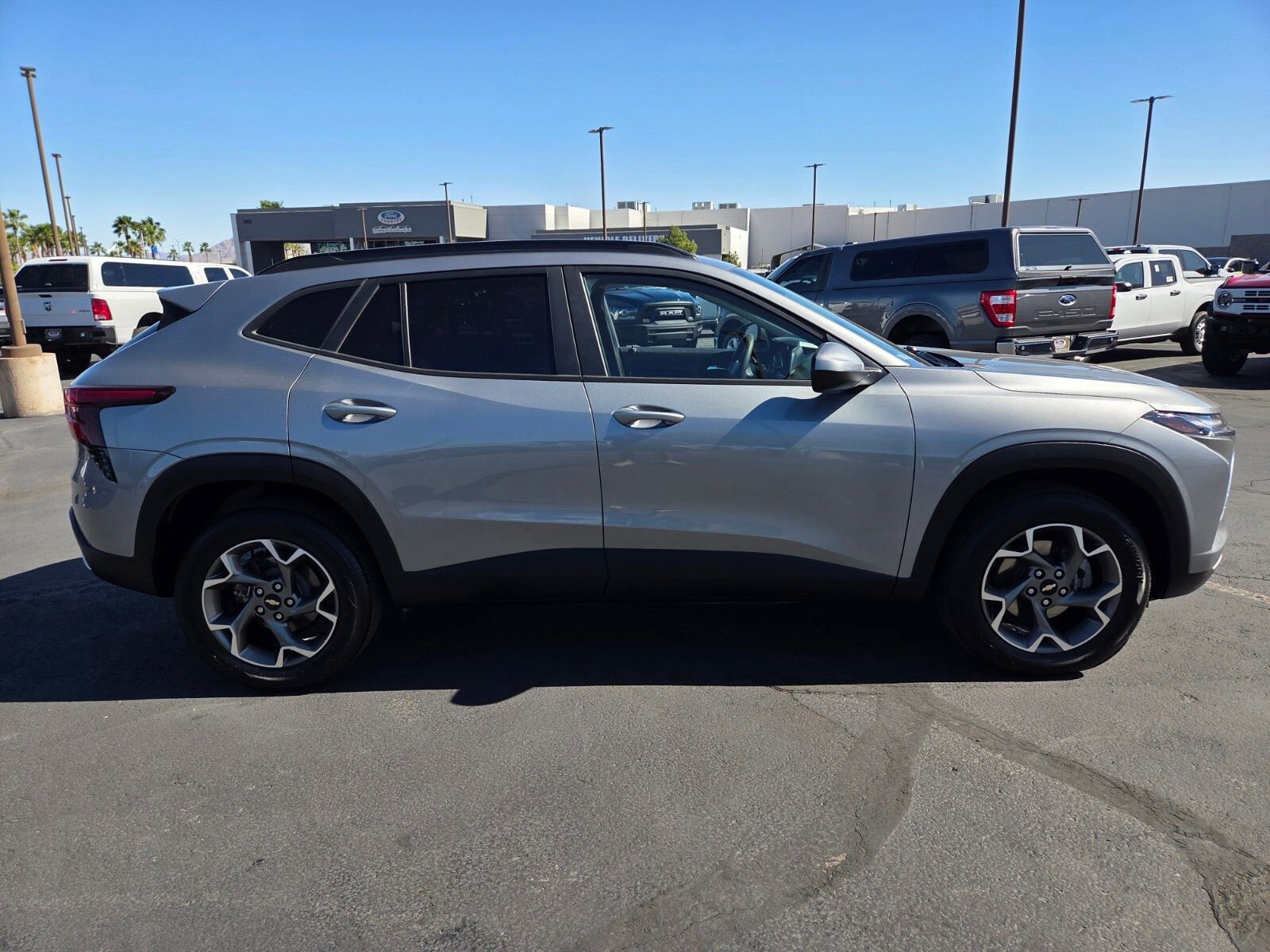 Used 2025 Chevrolet Trax LT image 7