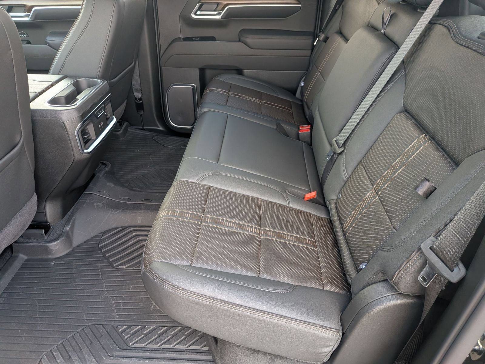 Used 2026 Chevrolet Silverado 1500 High Country w/ Midnight Edition AWD/4WD image 27