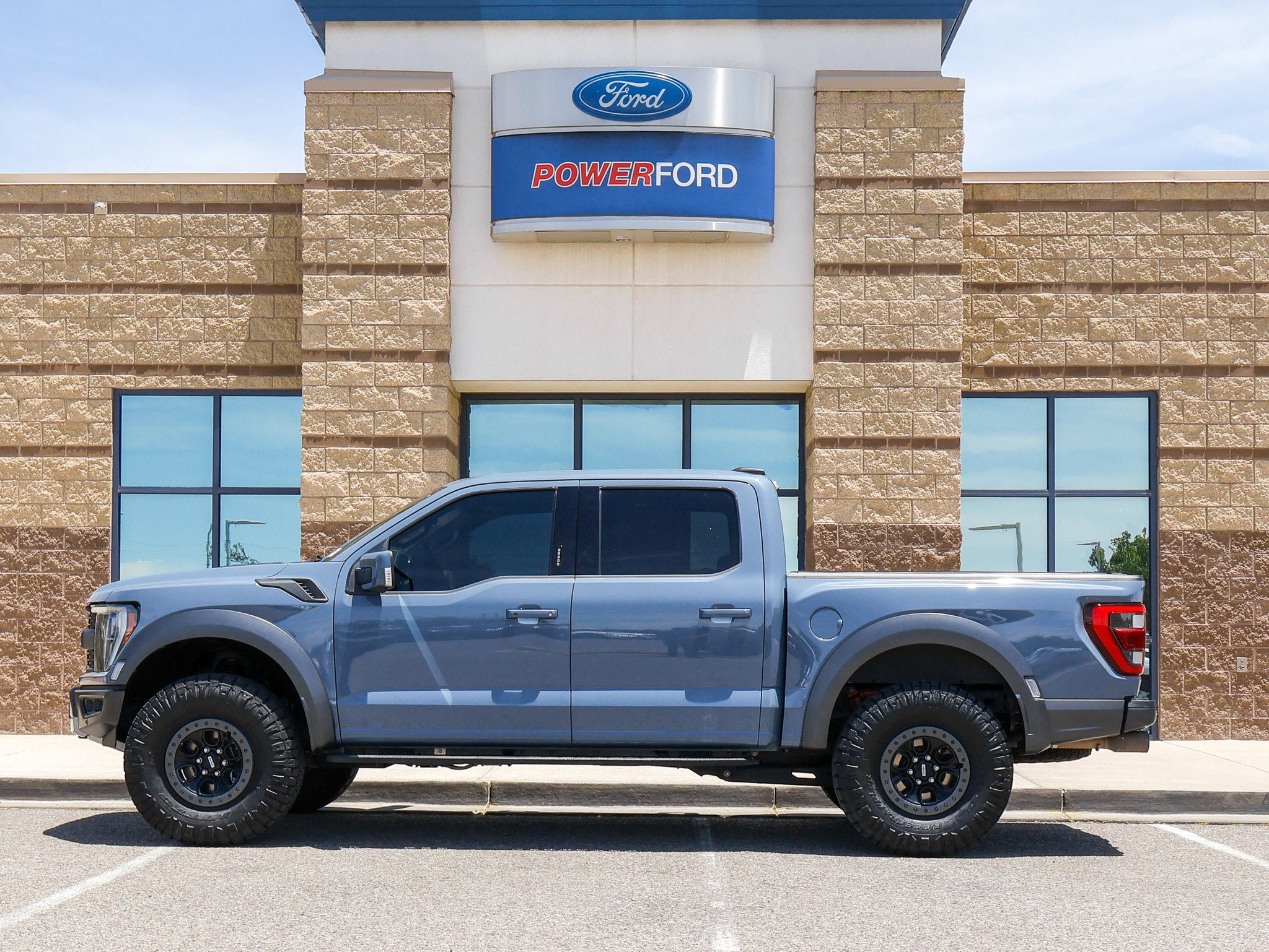 Certified 2023 Ford F150 Raptor w/ Raptor Carbon Fiber Package AWD/4WD image 9